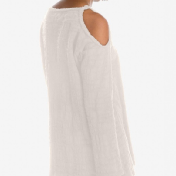 Max Studio London Textured Cold-Shoulder Top - Picture 3 of 8